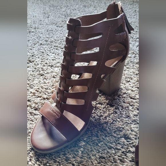 Indigo Rd. Heals - Picture 2 of 3